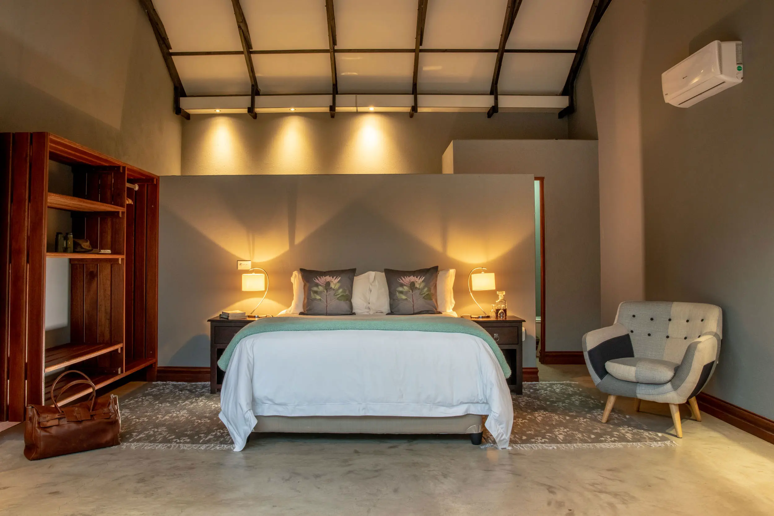 Unique Safaris Nkorho Lodge 10
