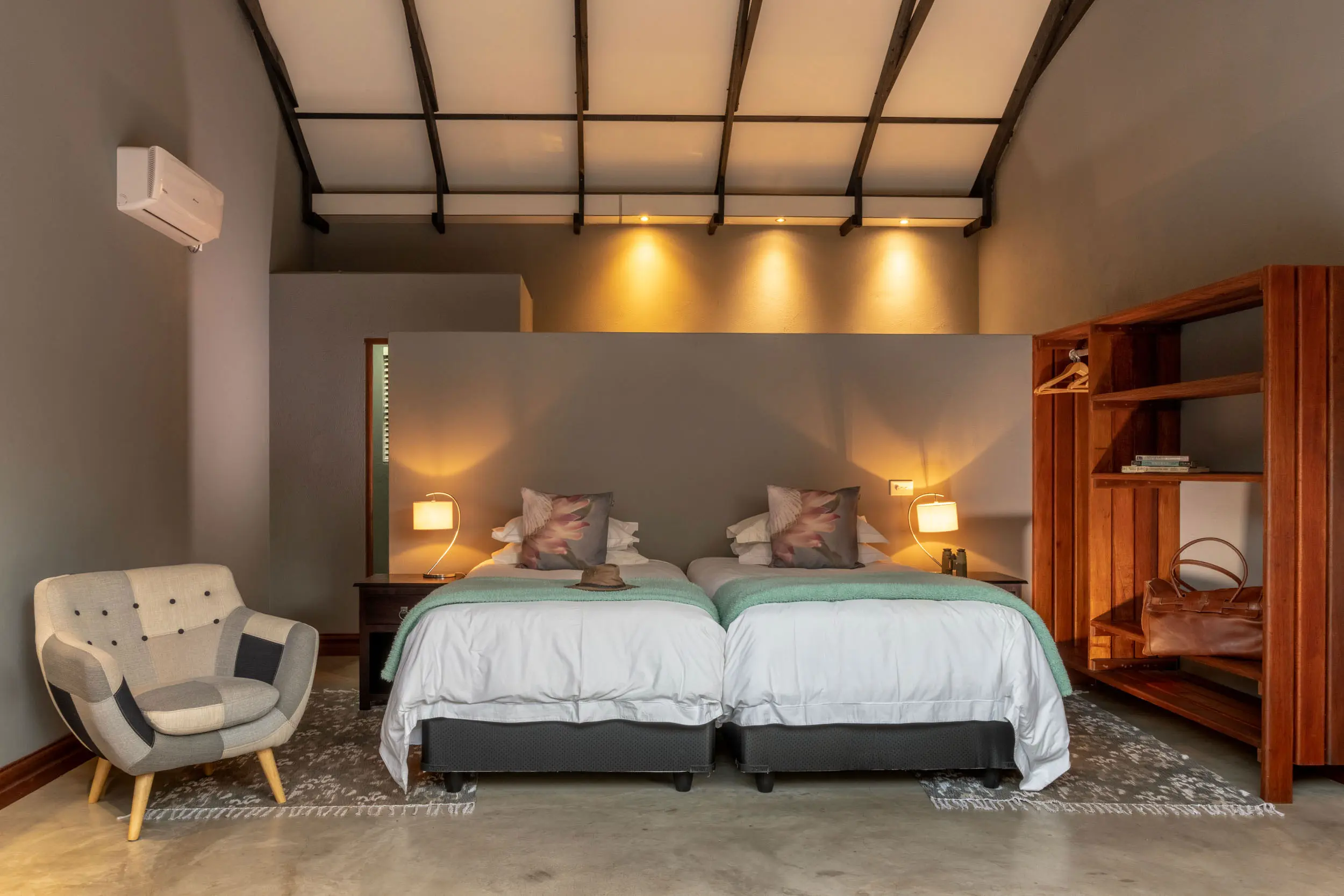 Unique Safaris Nkorho Lodge 12